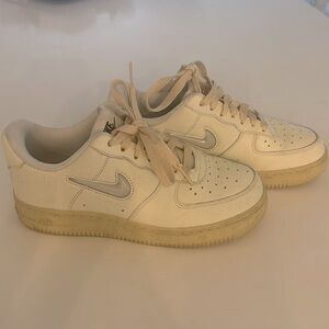 Nike women’s Air Force 1 ‘07 LX Sneakers sz 6